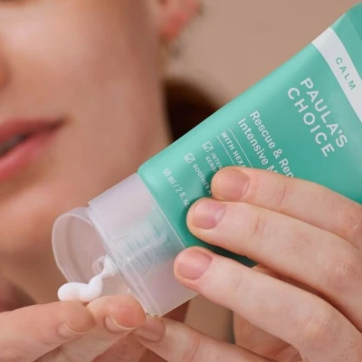 Dry, sensitive, and dehydrated skin will find solace in Paula’s Choice Calm Rescue & Repair Intensive Moisturiser. This cream offers deep hydration and soothing repair, making it a must-have for anyone with easily irritated skin. It’s like a calming retreat for your complexion, ensuring you wake up with happy, hydrated skin. Excellent for dehydrated skin, offering deep hydration and repair without irritation. Suitable for: Dry, sensitive, and dehydrated skin. Excellent for deep hydration and soothing.