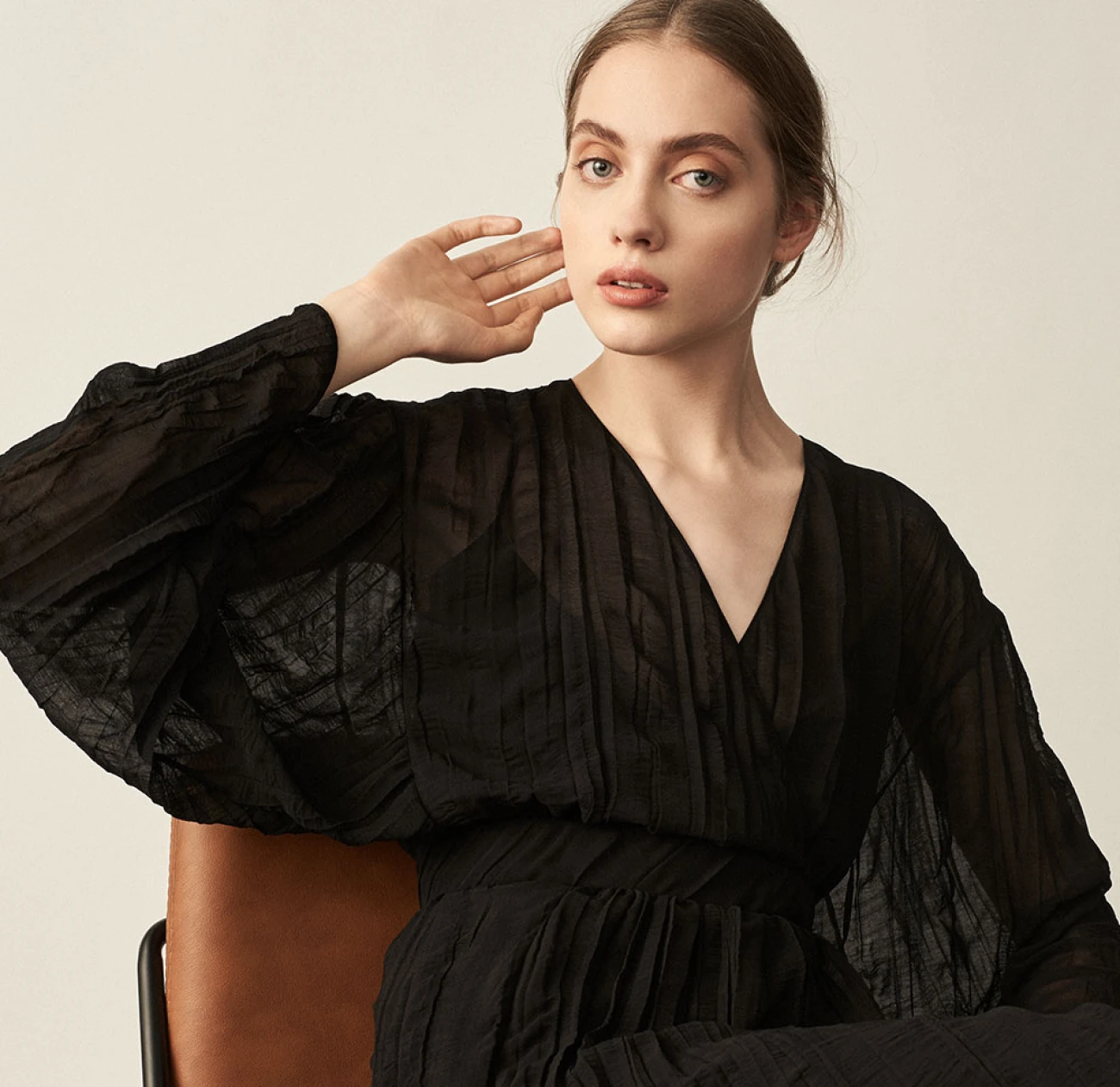 NOON BY NOOR, a Bahrain-based label by designers Noor Rashid Al Khalifa and Haya Mohammed Al Khalifa, blends contemporary design with Middle Eastern cultural influences. Their collections are celebrated for their modern elegance, refined tailoring, and luxurious fabrics.