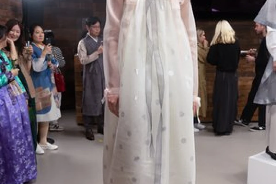 ‘‘Hanbok Wave’’ - A K-Style Fashion Presentation ‘‘Hanbok Wave’’ - A K-Style Fashion Presentation