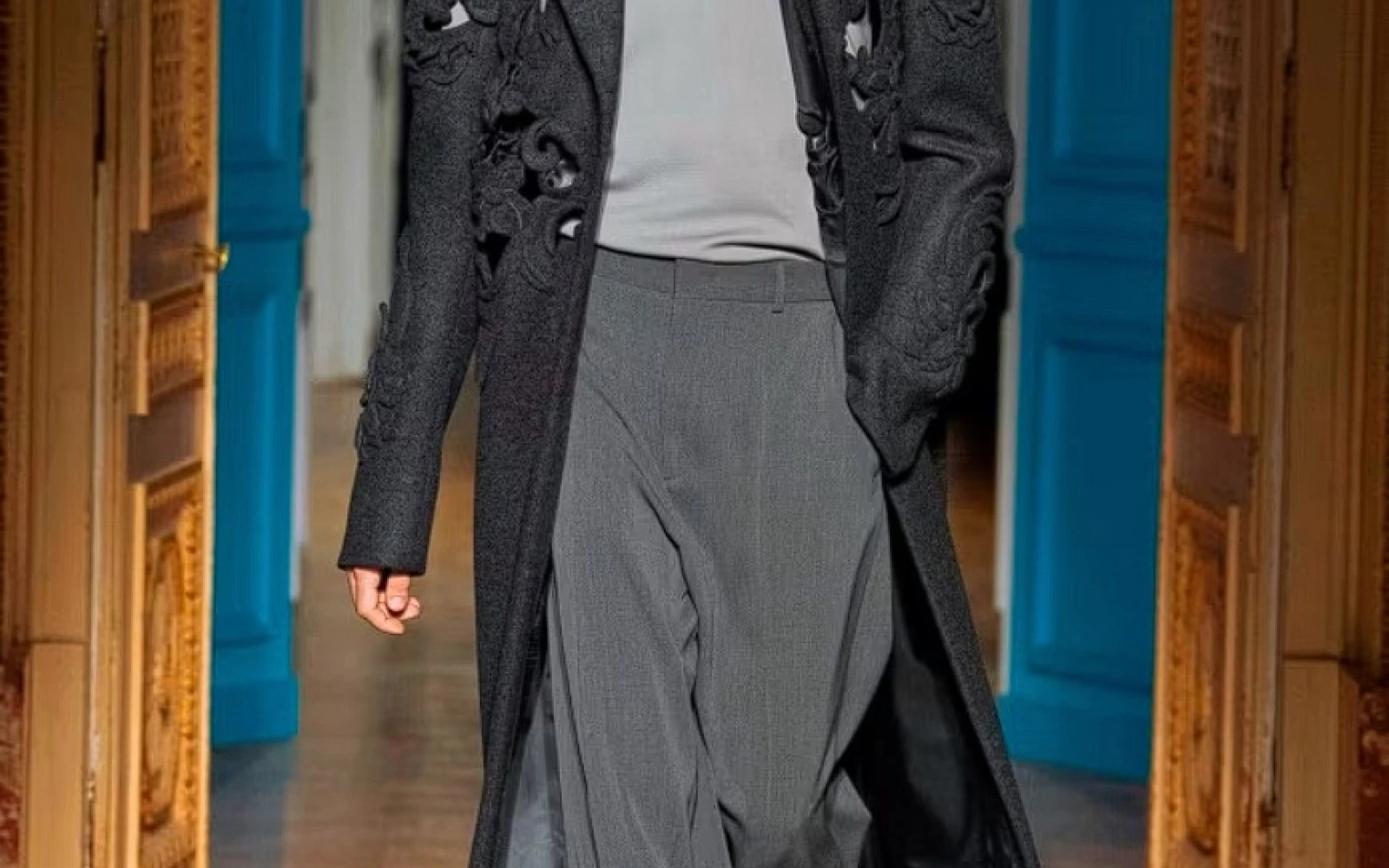 The Coats Of Men's Paris Fashion Week Autumn - Winter 2024 The Coats Of Men's Paris Fashion Week Autumn - Winter 2024