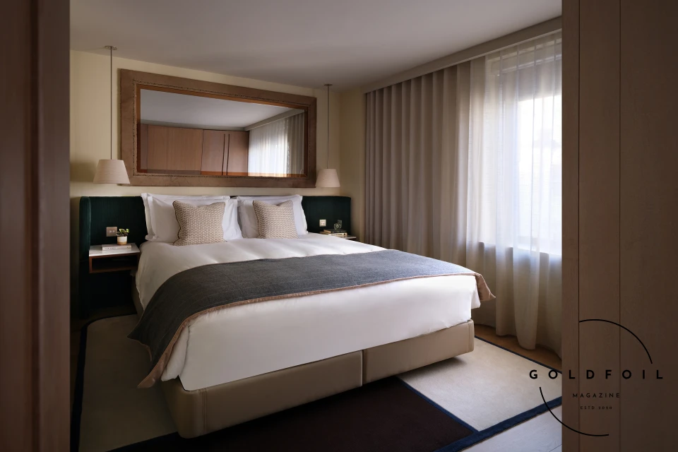 The king suite bedrooms in the hari hotel allow guests to indulge into a luxurious stay in London, do your shopping in harrods, or explore Buckingham palace, just a short walk away from the Hari hotel The king suite bedrooms in the hari hotel allow guests to indulge into a luxurious stay in London, do your shopping in harrods, or explore Buckingham palace, just a short walk away from the Hari hotel