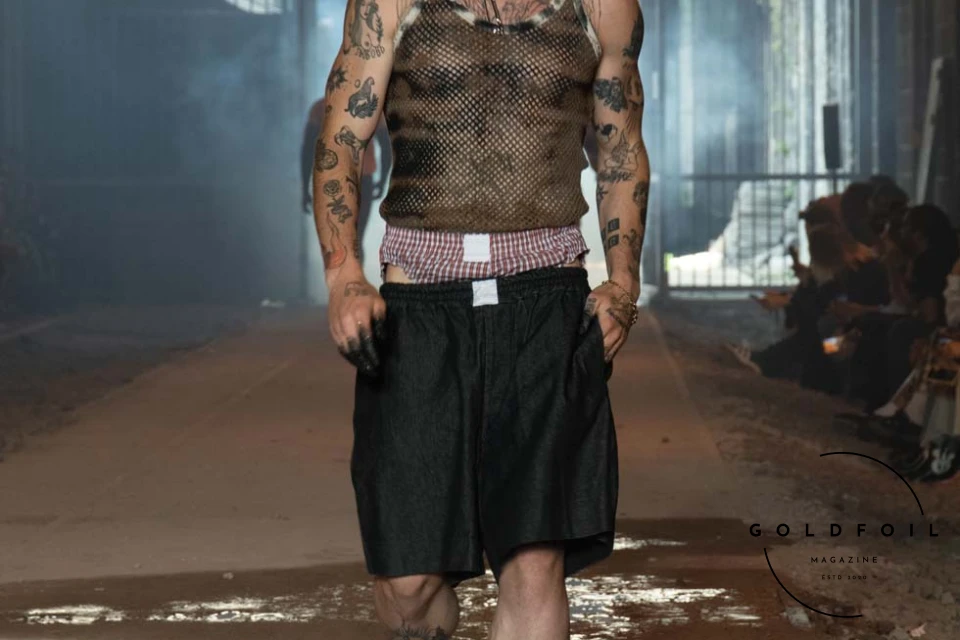 C.R.E.O.L.E is a manifesto exploring the heritage and future potential of the Creole community and diaspora. The brand challenges traditional gender norms by reimagining the typical men's wardrobe with unisex codes, delicate techniques, and workwear silhouettes. It aims to express Creole culture beyond the usual associations with tourism, music, or entertainment, offering a perspective shaped by historical, social, and political contexts. C.R.E.O.L.E seeks to de-exoticize the narrative around Creole identity, presenting it with a delicate queer sensibility. This expression of identities aims to welcome the world with new perspectives and consciousness. C.R.E.O.L.E is a manifesto exploring the heritage and future potential of the Creole community and diaspora. The brand challenges traditional gender norms by reimagining the typical men's wardrobe with unisex codes, delicate techniques, and workwear silhouettes. It aims to express Creole culture beyond the usual associations with tourism, music, or entertainment, offering a perspective shaped by historical, social, and political contexts. C.R.E.O.L.E seeks to de-exoticize the narrative around Creole identity, presenting it with a delicate queer sensibility. This expression of identities aims to welcome the world with new perspectives and consciousness.