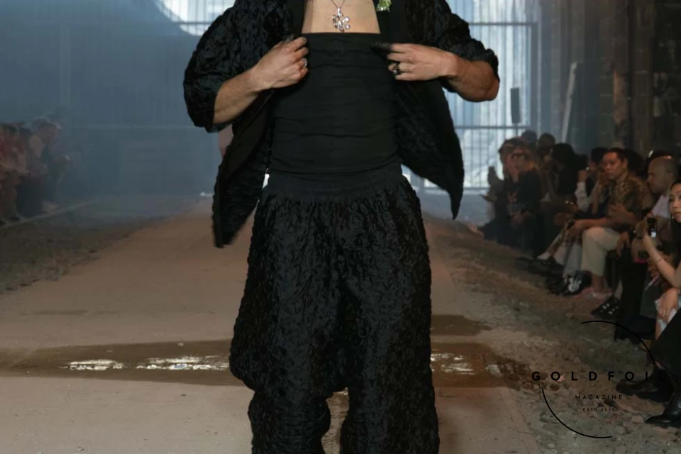 C.R.E.O.L.E is a manifesto exploring the heritage and future potential of the Creole community and diaspora. The brand challenges traditional gender norms by reimagining the typical men's wardrobe with unisex codes, delicate techniques, and workwear silhouettes. It aims to express Creole culture beyond the usual associations with tourism, music, or entertainment, offering a perspective shaped by historical, social, and political contexts. C.R.E.O.L.E seeks to de-exoticize the narrative around Creole identity, presenting it with a delicate queer sensibility. This expression of identities aims to welcome the world with new perspectives and consciousness. C.R.E.O.L.E is a manifesto exploring the heritage and future potential of the Creole community and diaspora. The brand challenges traditional gender norms by reimagining the typical men's wardrobe with unisex codes, delicate techniques, and workwear silhouettes. It aims to express Creole culture beyond the usual associations with tourism, music, or entertainment, offering a perspective shaped by historical, social, and political contexts. C.R.E.O.L.E seeks to de-exoticize the narrative around Creole identity, presenting it with a delicate queer sensibility. This expression of identities aims to welcome the world with new perspectives and consciousness.