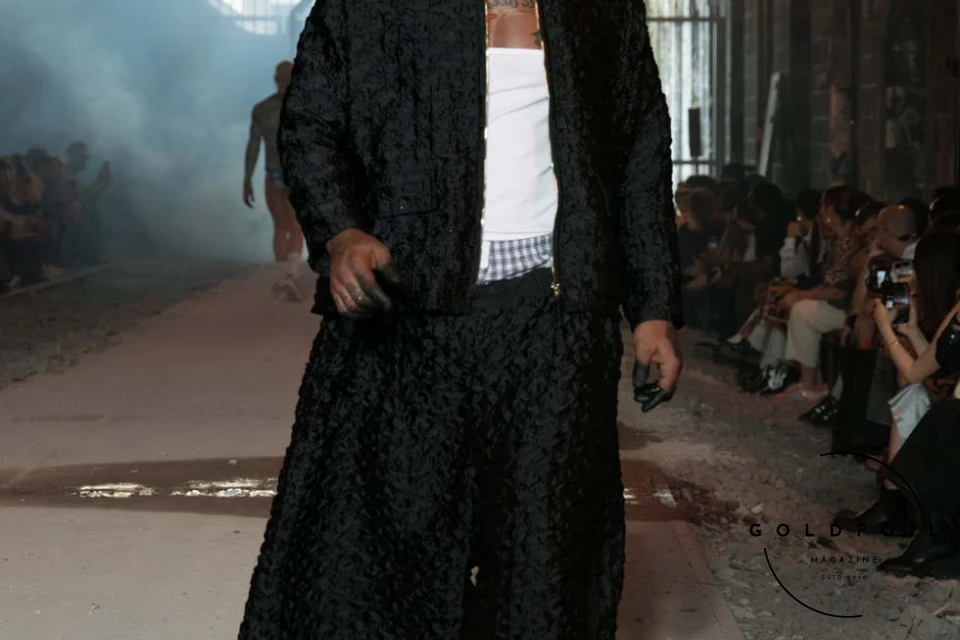 C.R.E.O.L.E is a manifesto exploring the heritage and future potential of the Creole community and diaspora. The brand challenges traditional gender norms by reimagining the typical men's wardrobe with unisex codes, delicate techniques, and workwear silhouettes. It aims to express Creole culture beyond the usual associations with tourism, music, or entertainment, offering a perspective shaped by historical, social, and political contexts. C.R.E.O.L.E seeks to de-exoticize the narrative around Creole identity, presenting it with a delicate queer sensibility. This expression of identities aims to welcome the world with new perspectives and consciousness. C.R.E.O.L.E is a manifesto exploring the heritage and future potential of the Creole community and diaspora. The brand challenges traditional gender norms by reimagining the typical men's wardrobe with unisex codes, delicate techniques, and workwear silhouettes. It aims to express Creole culture beyond the usual associations with tourism, music, or entertainment, offering a perspective shaped by historical, social, and political contexts. C.R.E.O.L.E seeks to de-exoticize the narrative around Creole identity, presenting it with a delicate queer sensibility. This expression of identities aims to welcome the world with new perspectives and consciousness.