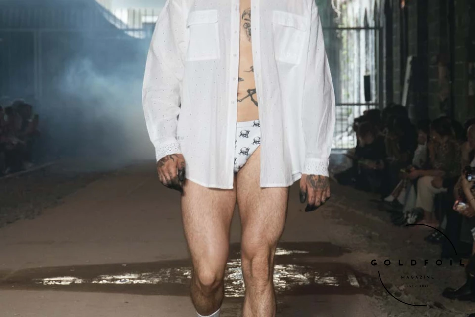 C.R.E.O.L.E is a manifesto exploring the heritage and future potential of the Creole community and diaspora. The brand challenges traditional gender norms by reimagining the typical men's wardrobe with unisex codes, delicate techniques, and workwear silhouettes. It aims to express Creole culture beyond the usual associations with tourism, music, or entertainment, offering a perspective shaped by historical, social, and political contexts. C.R.E.O.L.E seeks to de-exoticize the narrative around Creole identity, presenting it with a delicate queer sensibility. This expression of identities aims to welcome the world with new perspectives and consciousness. C.R.E.O.L.E is a manifesto exploring the heritage and future potential of the Creole community and diaspora. The brand challenges traditional gender norms by reimagining the typical men's wardrobe with unisex codes, delicate techniques, and workwear silhouettes. It aims to express Creole culture beyond the usual associations with tourism, music, or entertainment, offering a perspective shaped by historical, social, and political contexts. C.R.E.O.L.E seeks to de-exoticize the narrative around Creole identity, presenting it with a delicate queer sensibility. This expression of identities aims to welcome the world with new perspectives and consciousness.