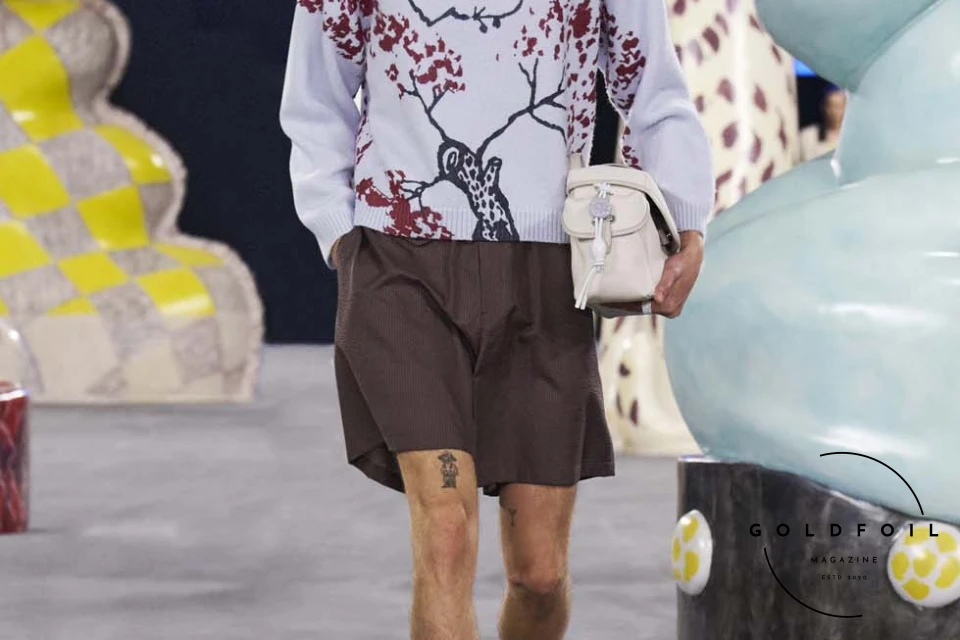 Runway show of Dior Summer 2025 Collection featuring sculptural silhouettes inspired by ceramic forms and atelier craftsmanship, designed by Kim Jones. Runway show of Dior Summer 2025 Collection featuring sculptural silhouettes inspired by ceramic forms and atelier craftsmanship, designed by Kim Jones.