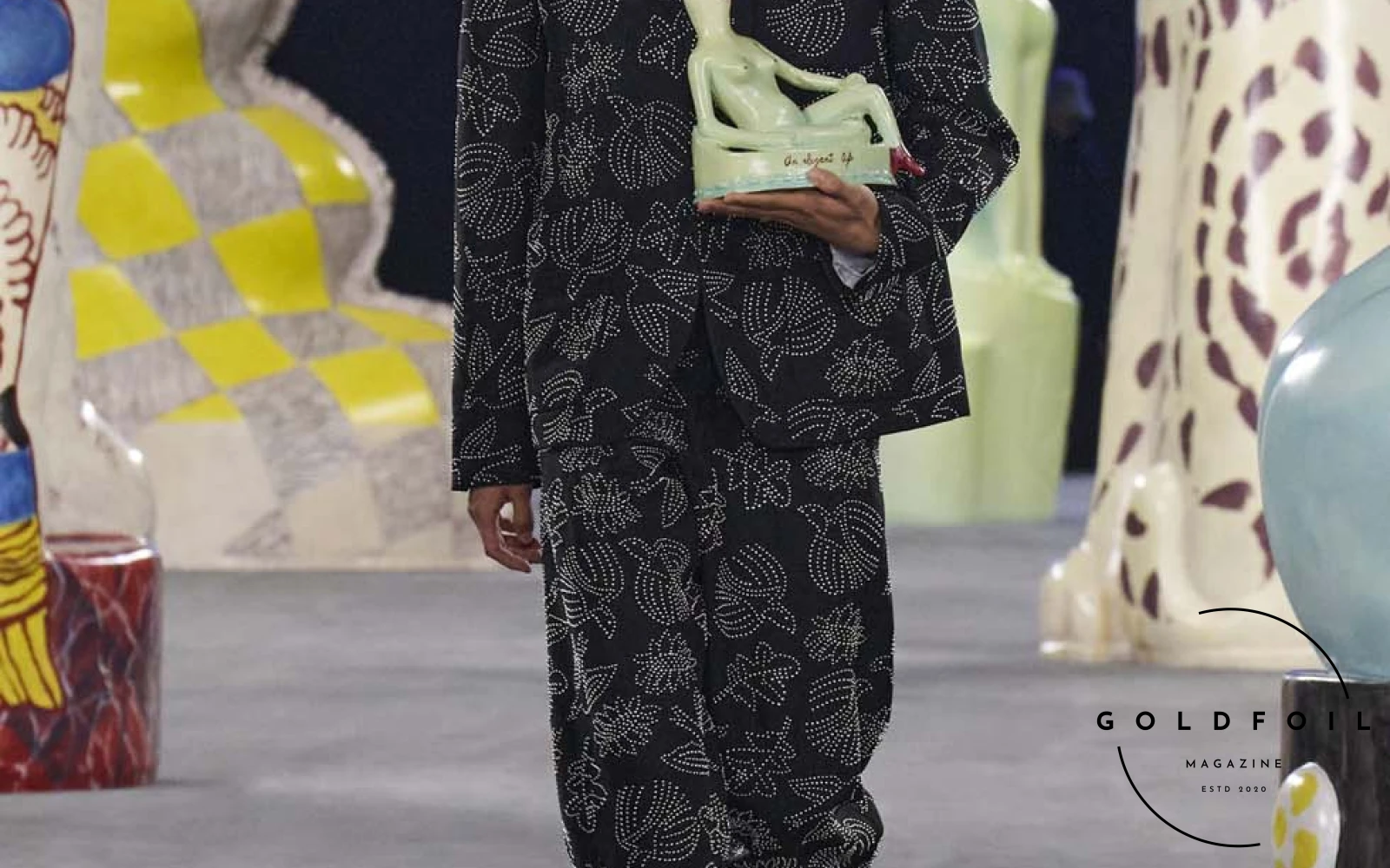 Runway show of Dior Summer 2025 Collection featuring sculptural silhouettes inspired by ceramic forms and atelier craftsmanship, designed by Kim Jones. Runway show of Dior Summer 2025 Collection featuring sculptural silhouettes inspired by ceramic forms and atelier craftsmanship, designed by Kim Jones.