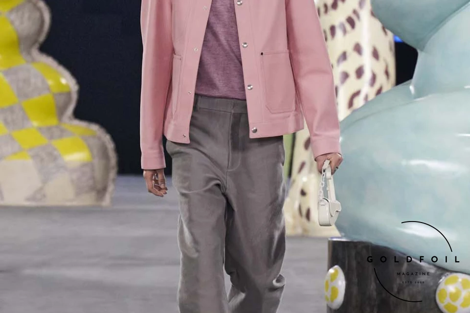 Runway show of Dior Summer 2025 Collection featuring sculptural silhouettes inspired by ceramic forms and atelier craftsmanship, designed by Kim Jones. Runway show of Dior Summer 2025 Collection featuring sculptural silhouettes inspired by ceramic forms and atelier craftsmanship, designed by Kim Jones.