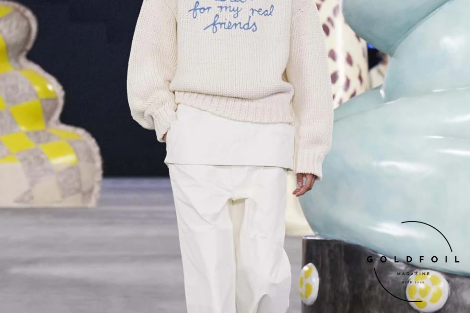 Runway show of Dior Summer 2025 Collection featuring sculptural silhouettes inspired by ceramic forms and atelier craftsmanship, designed by Kim Jones. Runway show of Dior Summer 2025 Collection featuring sculptural silhouettes inspired by ceramic forms and atelier craftsmanship, designed by Kim Jones.