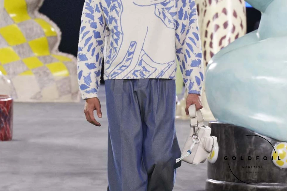 Runway show of Dior Summer 2025 Collection featuring sculptural silhouettes inspired by ceramic forms and atelier craftsmanship, designed by Kim Jones. Runway show of Dior Summer 2025 Collection featuring sculptural silhouettes inspired by ceramic forms and atelier craftsmanship, designed by Kim Jones.