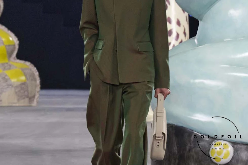 Runway show of Dior Summer 2025 Collection featuring sculptural silhouettes inspired by ceramic forms and atelier craftsmanship, designed by Kim Jones. Runway show of Dior Summer 2025 Collection featuring sculptural silhouettes inspired by ceramic forms and atelier craftsmanship, designed by Kim Jones.