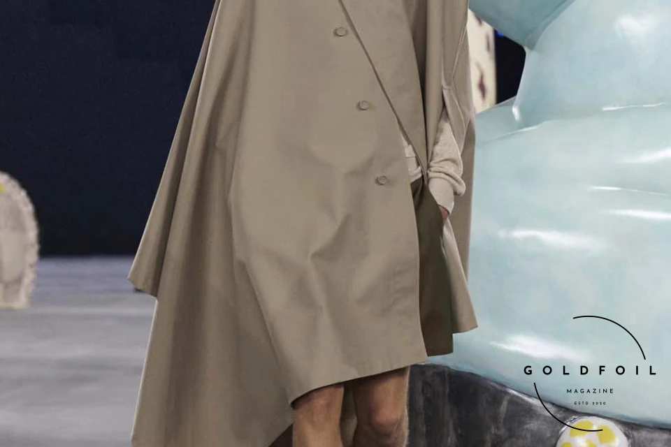 Runway show of Dior Summer 2025 Collection featuring sculptural silhouettes inspired by ceramic forms and atelier craftsmanship, designed by Kim Jones. Runway show of Dior Summer 2025 Collection featuring sculptural silhouettes inspired by ceramic forms and atelier craftsmanship, designed by Kim Jones.