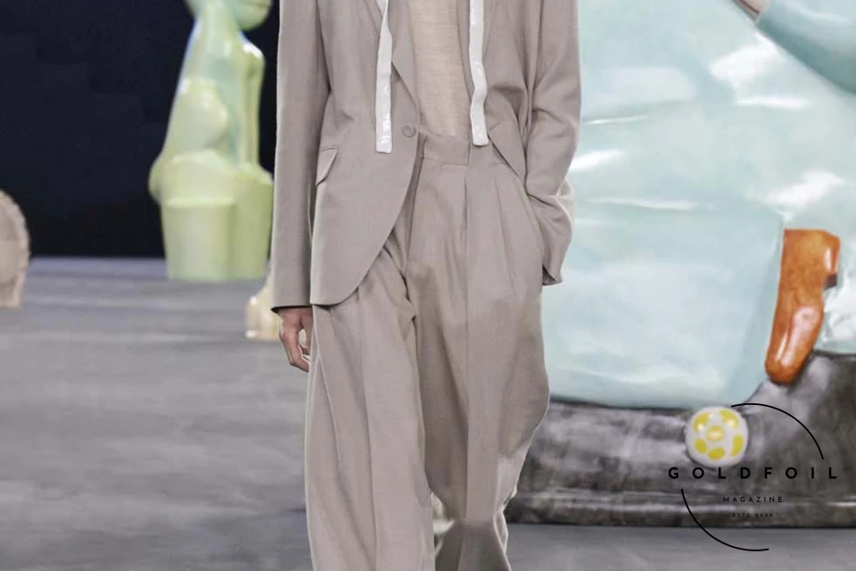 Runway show of Dior Summer 2025 Collection featuring sculptural silhouettes inspired by ceramic forms and atelier craftsmanship, designed by Kim Jones. Runway show of Dior Summer 2025 Collection featuring sculptural silhouettes inspired by ceramic forms and atelier craftsmanship, designed by Kim Jones.