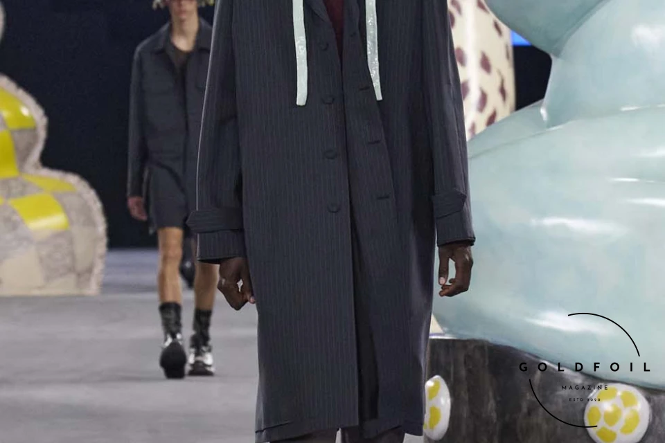 Runway show of Dior Summer 2025 Collection featuring sculptural silhouettes inspired by ceramic forms and atelier craftsmanship, designed by Kim Jones. Runway show of Dior Summer 2025 Collection featuring sculptural silhouettes inspired by ceramic forms and atelier craftsmanship, designed by Kim Jones.