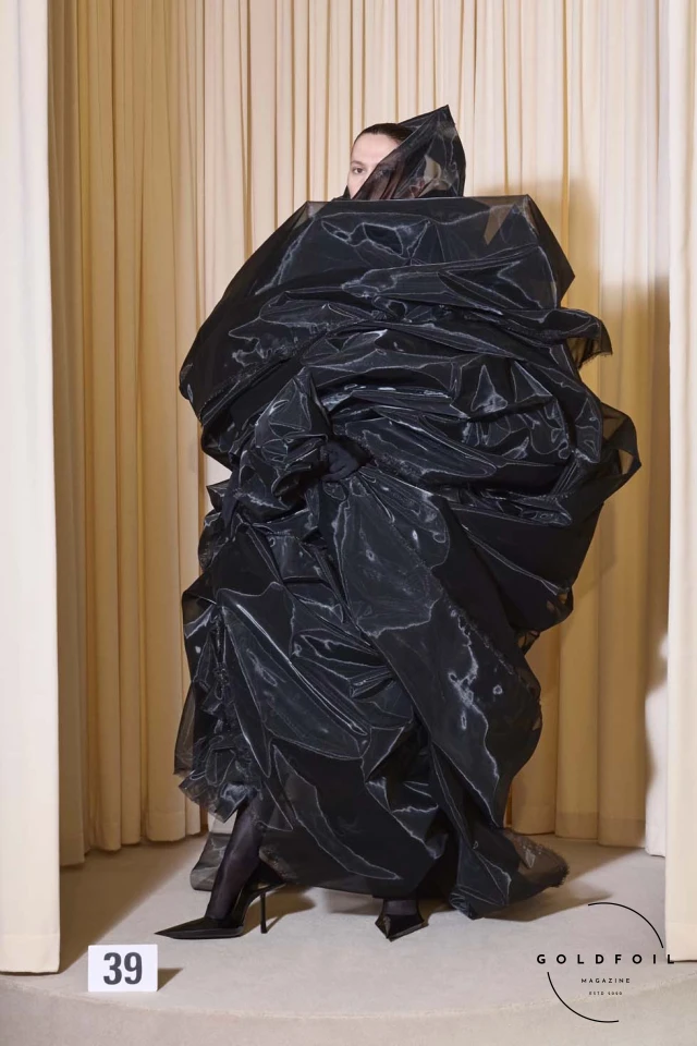 However, this collection also faced criticism for missing the mark on tailoring, creativity, and the over-the-top theatrics that Balenciaga is known for. By incorporating elements from his ready-to-wear shows, Gvasalia's narrative felt somewhat repetitive. Despite the timely commentary on luxury amidst global crises, the collection was viewed as one of the weaker entries in this season's haute couture lineup. However, this collection also faced criticism for missing the mark on tailoring, creativity, and the over-the-top theatrics that Balenciaga is known for. By incorporating elements from his ready-to-wear shows, Gvasalia's narrative felt somewhat repetitive. Despite the timely commentary on luxury amidst global crises, the collection was viewed as one of the weaker entries in this season's haute couture lineup.