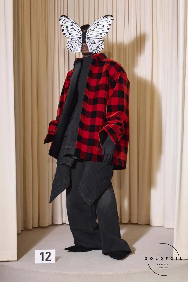 However, this collection also faced criticism for missing the mark on tailoring, creativity, and the over-the-top theatrics that Balenciaga is known for. By incorporating elements from his ready-to-wear shows, Gvasalia's narrative felt somewhat repetitive. Despite the timely commentary on luxury amidst global crises, the collection was viewed as one of the weaker entries in this season's haute couture lineup. However, this collection also faced criticism for missing the mark on tailoring, creativity, and the over-the-top theatrics that Balenciaga is known for. By incorporating elements from his ready-to-wear shows, Gvasalia's narrative felt somewhat repetitive. Despite the timely commentary on luxury amidst global crises, the collection was viewed as one of the weaker entries in this season's haute couture lineup.