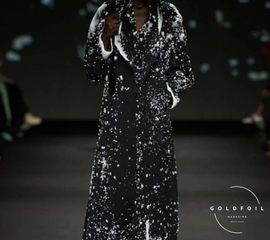 To translate the concept of the passing of time into clothing, Wun envisioned the progression of seasons. The opening look, a majestic black gown with a matching veil embroidered in crystals, depicted “the first falling of snow,” symbolizing winter and its reflective nature. For Wun, accepting time’s limitations fuels creativity; the only way to make time meaningful is to enjoy the moments given, regardless of success or failure. To translate the concept of the passing of time into clothing, Wun envisioned the progression of seasons. The opening look, a majestic black gown with a matching veil embroidered in crystals, depicted “the first falling of snow,” symbolizing winter and its reflective nature. For Wun, accepting time’s limitations fuels creativity; the only way to make time meaningful is to enjoy the moments given, regardless of success or failure.