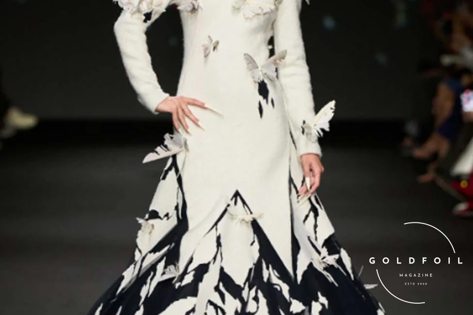To translate the concept of the passing of time into clothing, Wun envisioned the progression of seasons. The opening look, a majestic black gown with a matching veil embroidered in crystals, depicted “the first falling of snow,” symbolizing winter and its reflective nature. For Wun, accepting time’s limitations fuels creativity; the only way to make time meaningful is to enjoy the moments given, regardless of success or failure. To translate the concept of the passing of time into clothing, Wun envisioned the progression of seasons. The opening look, a majestic black gown with a matching veil embroidered in crystals, depicted “the first falling of snow,” symbolizing winter and its reflective nature. For Wun, accepting time’s limitations fuels creativity; the only way to make time meaningful is to enjoy the moments given, regardless of success or failure.