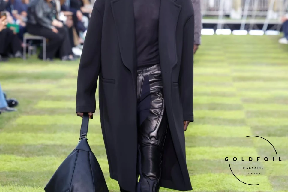 The Louis Vuitton Spring/Summer 2025 is one for the history books. While many were wondering whether the creativity in the brand had reached its peak, we just discovered that there is more and Pharrell is only just getting started. One could argue this, is perhaps one of the designer’s strongest collections we have seen thus far, and how else? The message is endearing and important - it is a message of unity, calling the consumer a citizen of the planet without boundaries. This pulls the focus away from the hype fashion we have been seeing since 2016 and goes to the more classic approach of traditional tailoring and timeless silhouettes but reimagined - new prints, materials, and don’t even get us started on the ACCESSORIES this season! The runway comes packed with new ideas and a lesson or two on styling. The Louis Vuitton Spring/Summer 2025 is one for the history books. While many were wondering whether the creativity in the brand had reached its peak, we just discovered that there is more and Pharrell is only just getting started. One could argue this, is perhaps one of the designer’s strongest collections we have seen thus far, and how else? The message is endearing and important - it is a message of unity, calling the consumer a citizen of the planet without boundaries. This pulls the focus away from the hype fashion we have been seeing since 2016 and goes to the more classic approach of traditional tailoring and timeless silhouettes but reimagined - new prints, materials, and don’t even get us started on the ACCESSORIES this season! The runway comes packed with new ideas and a lesson or two on styling.