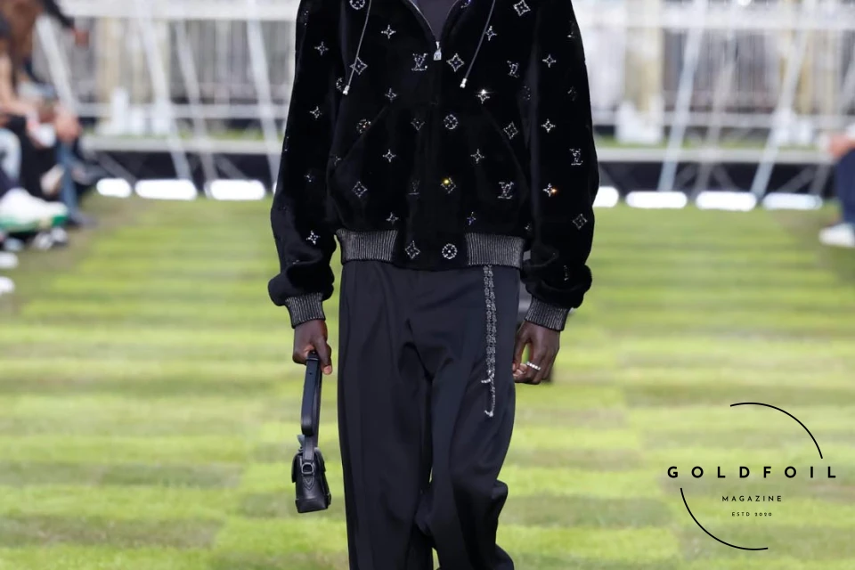 The Louis Vuitton Spring/Summer 2025 is one for the history books. While many were wondering whether the creativity in the brand had reached its peak, we just discovered that there is more and Pharrell is only just getting started. One could argue this, is perhaps one of the designer’s strongest collections we have seen thus far, and how else? The message is endearing and important - it is a message of unity, calling the consumer a citizen of the planet without boundaries. This pulls the focus away from the hype fashion we have been seeing since 2016 and goes to the more classic approach of traditional tailoring and timeless silhouettes but reimagined - new prints, materials, and don’t even get us started on the ACCESSORIES this season! The runway comes packed with new ideas and a lesson or two on styling. The Louis Vuitton Spring/Summer 2025 is one for the history books. While many were wondering whether the creativity in the brand had reached its peak, we just discovered that there is more and Pharrell is only just getting started. One could argue this, is perhaps one of the designer’s strongest collections we have seen thus far, and how else? The message is endearing and important - it is a message of unity, calling the consumer a citizen of the planet without boundaries. This pulls the focus away from the hype fashion we have been seeing since 2016 and goes to the more classic approach of traditional tailoring and timeless silhouettes but reimagined - new prints, materials, and don’t even get us started on the ACCESSORIES this season! The runway comes packed with new ideas and a lesson or two on styling.