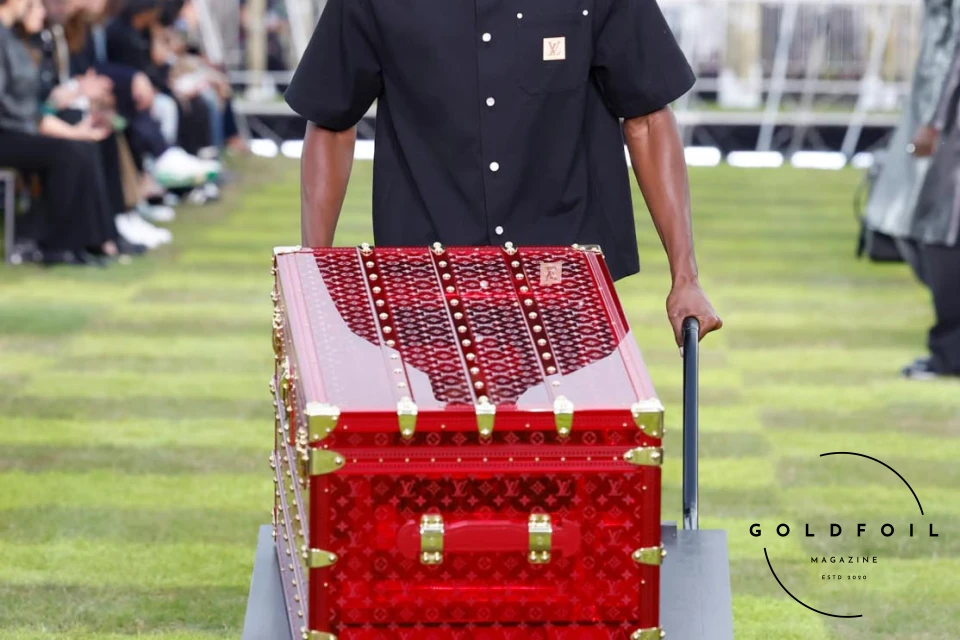 The Louis Vuitton Spring/Summer 2025 is one for the history books. While many were wondering whether the creativity in the brand had reached its peak, we just discovered that there is more and Pharrell is only just getting started. One could argue this, is perhaps one of the designer’s strongest collections we have seen thus far, and how else? The message is endearing and important - it is a message of unity, calling the consumer a citizen of the planet without boundaries. This pulls the focus away from the hype fashion we have been seeing since 2016 and goes to the more classic approach of traditional tailoring and timeless silhouettes but reimagined - new prints, materials, and don’t even get us started on the ACCESSORIES this season! The runway comes packed with new ideas and a lesson or two on styling. The Louis Vuitton Spring/Summer 2025 is one for the history books. While many were wondering whether the creativity in the brand had reached its peak, we just discovered that there is more and Pharrell is only just getting started. One could argue this, is perhaps one of the designer’s strongest collections we have seen thus far, and how else? The message is endearing and important - it is a message of unity, calling the consumer a citizen of the planet without boundaries. This pulls the focus away from the hype fashion we have been seeing since 2016 and goes to the more classic approach of traditional tailoring and timeless silhouettes but reimagined - new prints, materials, and don’t even get us started on the ACCESSORIES this season! The runway comes packed with new ideas and a lesson or two on styling.