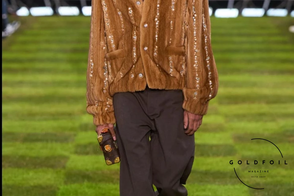 The Louis Vuitton Spring/Summer 2025 is one for the history books. While many were wondering whether the creativity in the brand had reached its peak, we just discovered that there is more and Pharrell is only just getting started. One could argue this, is perhaps one of the designer’s strongest collections we have seen thus far, and how else? The message is endearing and important - it is a message of unity, calling the consumer a citizen of the planet without boundaries. This pulls the focus away from the hype fashion we have been seeing since 2016 and goes to the more classic approach of traditional tailoring and timeless silhouettes but reimagined - new prints, materials, and don’t even get us started on the ACCESSORIES this season! The runway comes packed with new ideas and a lesson or two on styling. The Louis Vuitton Spring/Summer 2025 is one for the history books. While many were wondering whether the creativity in the brand had reached its peak, we just discovered that there is more and Pharrell is only just getting started. One could argue this, is perhaps one of the designer’s strongest collections we have seen thus far, and how else? The message is endearing and important - it is a message of unity, calling the consumer a citizen of the planet without boundaries. This pulls the focus away from the hype fashion we have been seeing since 2016 and goes to the more classic approach of traditional tailoring and timeless silhouettes but reimagined - new prints, materials, and don’t even get us started on the ACCESSORIES this season! The runway comes packed with new ideas and a lesson or two on styling.