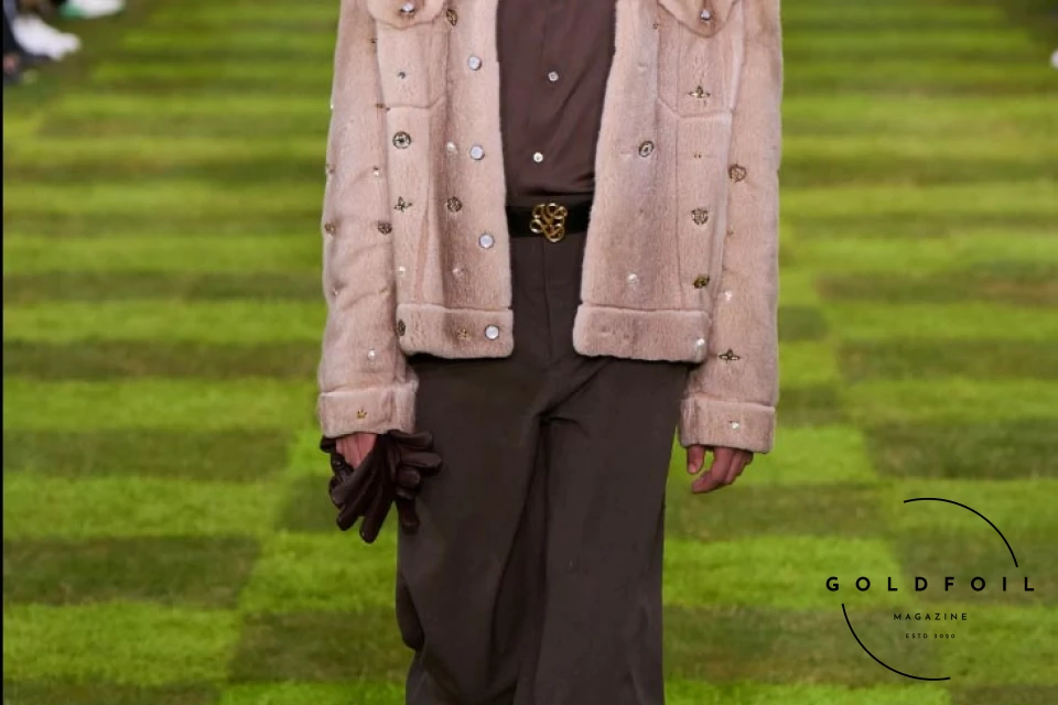 The Louis Vuitton Spring/Summer 2025 is one for the history books. While many were wondering whether the creativity in the brand had reached its peak, we just discovered that there is more and Pharrell is only just getting started. One could argue this, is perhaps one of the designer’s strongest collections we have seen thus far, and how else? The message is endearing and important - it is a message of unity, calling the consumer a citizen of the planet without boundaries. This pulls the focus away from the hype fashion we have been seeing since 2016 and goes to the more classic approach of traditional tailoring and timeless silhouettes but reimagined - new prints, materials, and don’t even get us started on the ACCESSORIES this season! The runway comes packed with new ideas and a lesson or two on styling. The Louis Vuitton Spring/Summer 2025 is one for the history books. While many were wondering whether the creativity in the brand had reached its peak, we just discovered that there is more and Pharrell is only just getting started. One could argue this, is perhaps one of the designer’s strongest collections we have seen thus far, and how else? The message is endearing and important - it is a message of unity, calling the consumer a citizen of the planet without boundaries. This pulls the focus away from the hype fashion we have been seeing since 2016 and goes to the more classic approach of traditional tailoring and timeless silhouettes but reimagined - new prints, materials, and don’t even get us started on the ACCESSORIES this season! The runway comes packed with new ideas and a lesson or two on styling.