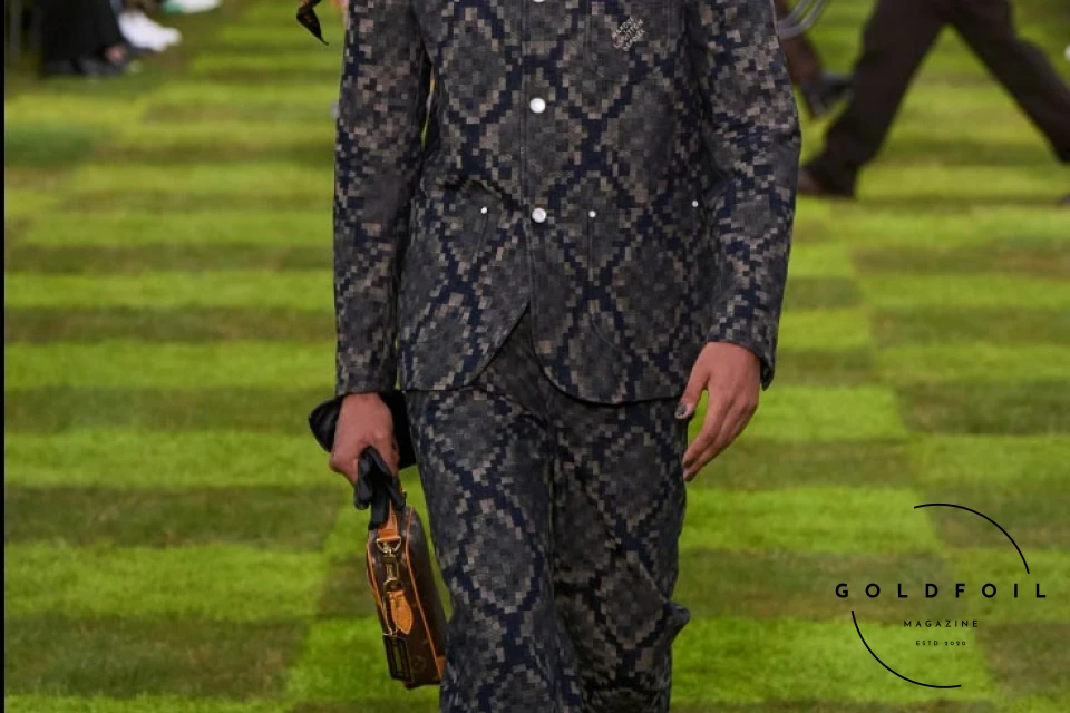 The Louis Vuitton Spring/Summer 2025 is one for the history books. While many were wondering whether the creativity in the brand had reached its peak, we just discovered that there is more and Pharrell is only just getting started. One could argue this, is perhaps one of the designer’s strongest collections we have seen thus far, and how else? The message is endearing and important - it is a message of unity, calling the consumer a citizen of the planet without boundaries. This pulls the focus away from the hype fashion we have been seeing since 2016 and goes to the more classic approach of traditional tailoring and timeless silhouettes but reimagined - new prints, materials, and don’t even get us started on the ACCESSORIES this season! The runway comes packed with new ideas and a lesson or two on styling. The Louis Vuitton Spring/Summer 2025 is one for the history books. While many were wondering whether the creativity in the brand had reached its peak, we just discovered that there is more and Pharrell is only just getting started. One could argue this, is perhaps one of the designer’s strongest collections we have seen thus far, and how else? The message is endearing and important - it is a message of unity, calling the consumer a citizen of the planet without boundaries. This pulls the focus away from the hype fashion we have been seeing since 2016 and goes to the more classic approach of traditional tailoring and timeless silhouettes but reimagined - new prints, materials, and don’t even get us started on the ACCESSORIES this season! The runway comes packed with new ideas and a lesson or two on styling.