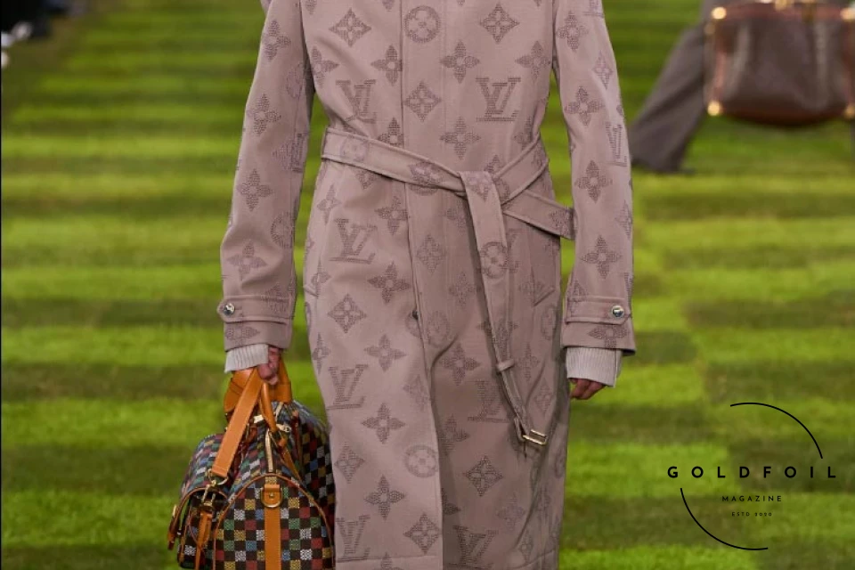The Louis Vuitton Spring/Summer 2025 is one for the history books. While many were wondering whether the creativity in the brand had reached its peak, we just discovered that there is more and Pharrell is only just getting started. One could argue this, is perhaps one of the designer’s strongest collections we have seen thus far, and how else? The message is endearing and important - it is a message of unity, calling the consumer a citizen of the planet without boundaries. This pulls the focus away from the hype fashion we have been seeing since 2016 and goes to the more classic approach of traditional tailoring and timeless silhouettes but reimagined - new prints, materials, and don’t even get us started on the ACCESSORIES this season! The runway comes packed with new ideas and a lesson or two on styling. The Louis Vuitton Spring/Summer 2025 is one for the history books. While many were wondering whether the creativity in the brand had reached its peak, we just discovered that there is more and Pharrell is only just getting started. One could argue this, is perhaps one of the designer’s strongest collections we have seen thus far, and how else? The message is endearing and important - it is a message of unity, calling the consumer a citizen of the planet without boundaries. This pulls the focus away from the hype fashion we have been seeing since 2016 and goes to the more classic approach of traditional tailoring and timeless silhouettes but reimagined - new prints, materials, and don’t even get us started on the ACCESSORIES this season! The runway comes packed with new ideas and a lesson or two on styling.