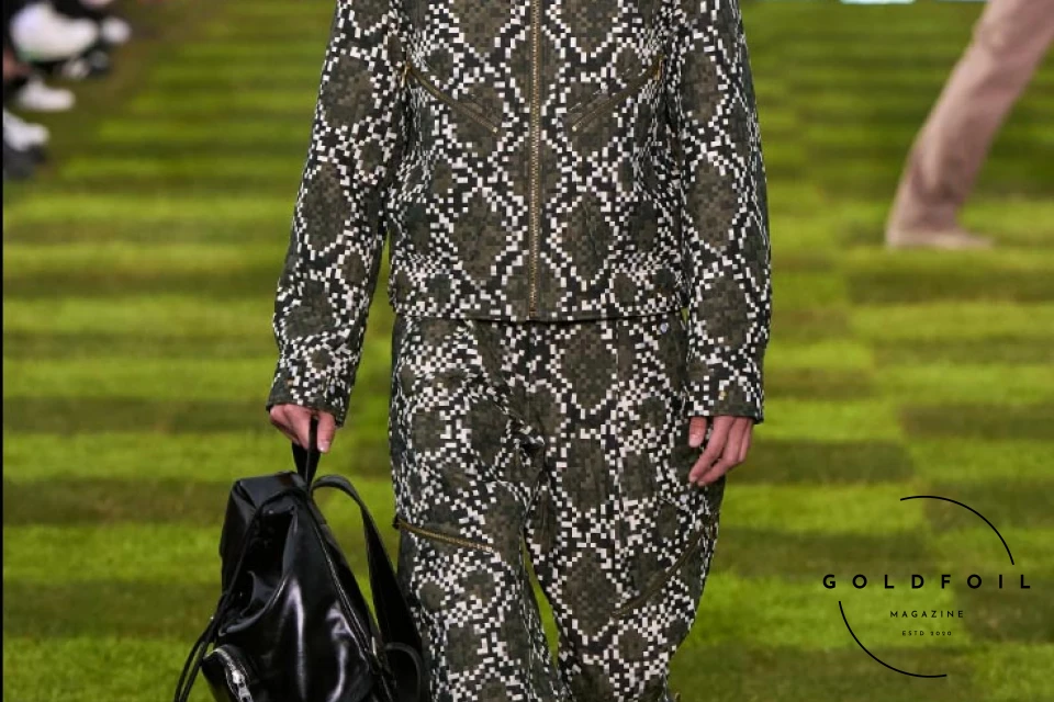 The Louis Vuitton Spring/Summer 2025 is one for the history books. While many were wondering whether the creativity in the brand had reached its peak, we just discovered that there is more and Pharrell is only just getting started. One could argue this, is perhaps one of the designer’s strongest collections we have seen thus far, and how else? The message is endearing and important - it is a message of unity, calling the consumer a citizen of the planet without boundaries. This pulls the focus away from the hype fashion we have been seeing since 2016 and goes to the more classic approach of traditional tailoring and timeless silhouettes but reimagined - new prints, materials, and don’t even get us started on the ACCESSORIES this season! The runway comes packed with new ideas and a lesson or two on styling. The Louis Vuitton Spring/Summer 2025 is one for the history books. While many were wondering whether the creativity in the brand had reached its peak, we just discovered that there is more and Pharrell is only just getting started. One could argue this, is perhaps one of the designer’s strongest collections we have seen thus far, and how else? The message is endearing and important - it is a message of unity, calling the consumer a citizen of the planet without boundaries. This pulls the focus away from the hype fashion we have been seeing since 2016 and goes to the more classic approach of traditional tailoring and timeless silhouettes but reimagined - new prints, materials, and don’t even get us started on the ACCESSORIES this season! The runway comes packed with new ideas and a lesson or two on styling.