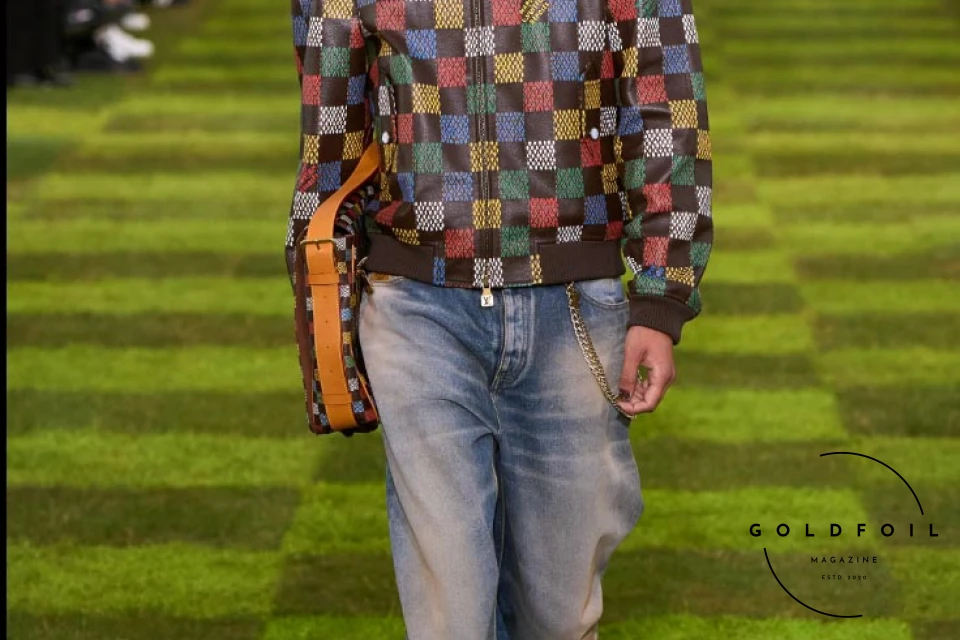 The Louis Vuitton Spring/Summer 2025 is one for the history books. While many were wondering whether the creativity in the brand had reached its peak, we just discovered that there is more and Pharrell is only just getting started. One could argue this, is perhaps one of the designer’s strongest collections we have seen thus far, and how else? The message is endearing and important - it is a message of unity, calling the consumer a citizen of the planet without boundaries. This pulls the focus away from the hype fashion we have been seeing since 2016 and goes to the more classic approach of traditional tailoring and timeless silhouettes but reimagined - new prints, materials, and don’t even get us started on the ACCESSORIES this season! The runway comes packed with new ideas and a lesson or two on styling. The Louis Vuitton Spring/Summer 2025 is one for the history books. While many were wondering whether the creativity in the brand had reached its peak, we just discovered that there is more and Pharrell is only just getting started. One could argue this, is perhaps one of the designer’s strongest collections we have seen thus far, and how else? The message is endearing and important - it is a message of unity, calling the consumer a citizen of the planet without boundaries. This pulls the focus away from the hype fashion we have been seeing since 2016 and goes to the more classic approach of traditional tailoring and timeless silhouettes but reimagined - new prints, materials, and don’t even get us started on the ACCESSORIES this season! The runway comes packed with new ideas and a lesson or two on styling.