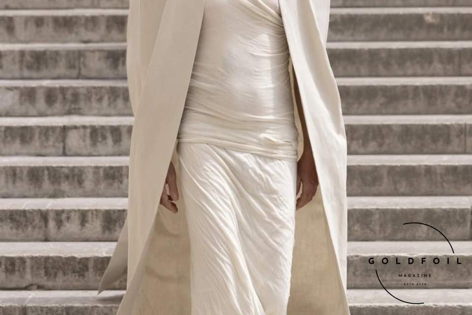 The culmination of Rick Owens’s show was this human tower, with a female model holding a white flag depicting two arms holding hands - one black and one white. What’s interesting about the show is that Rick opened the doors to students and people who would generally not have direct access into the show, and asked them to be a part of this political performance. The culmination of Rick Owens’s show was this human tower, with a female model holding a white flag depicting two arms holding hands - one black and one white. What’s interesting about the show is that Rick opened the doors to students and people who would generally not have direct access into the show, and asked them to be a part of this political performance.