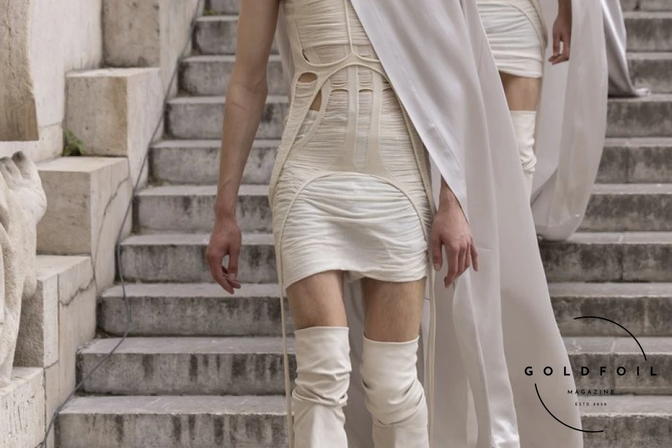 The culmination of Rick Owens’s show was this human tower, with a female model holding a white flag depicting two arms holding hands - one black and one white. What’s interesting about the show is that Rick opened the doors to students and people who would generally not have direct access into the show, and asked them to be a part of this political performance. The culmination of Rick Owens’s show was this human tower, with a female model holding a white flag depicting two arms holding hands - one black and one white. What’s interesting about the show is that Rick opened the doors to students and people who would generally not have direct access into the show, and asked them to be a part of this political performance.