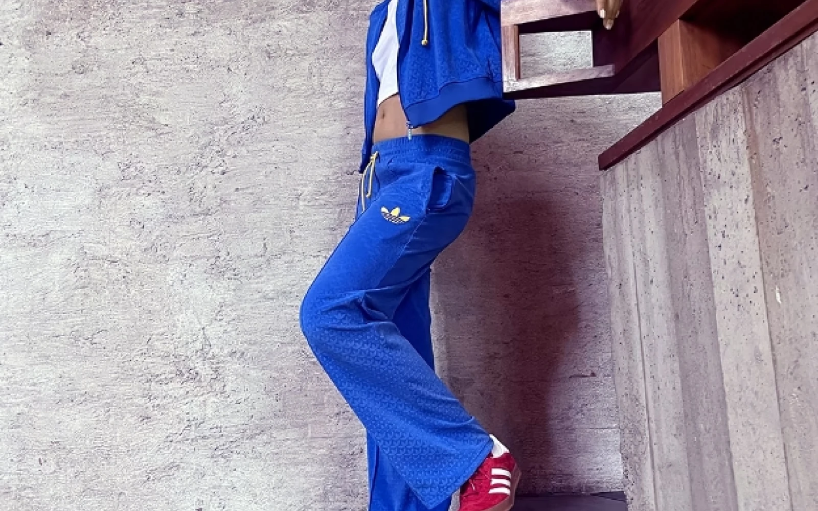 I personally love the monochrome look because it allows me to not think about the colours and whether or not they work together, but focus on the silhouette of my outfit. Pair your monochromatic look with a contrasting pair of Gazelles and you are sure to turn heads your way! I personally love the monochrome look because it allows me to not think about the colours and whether or not they work together, but focus on the silhouette of my outfit. Pair your monochromatic look with a contrasting pair of Gazelles and you are sure to turn heads your way!