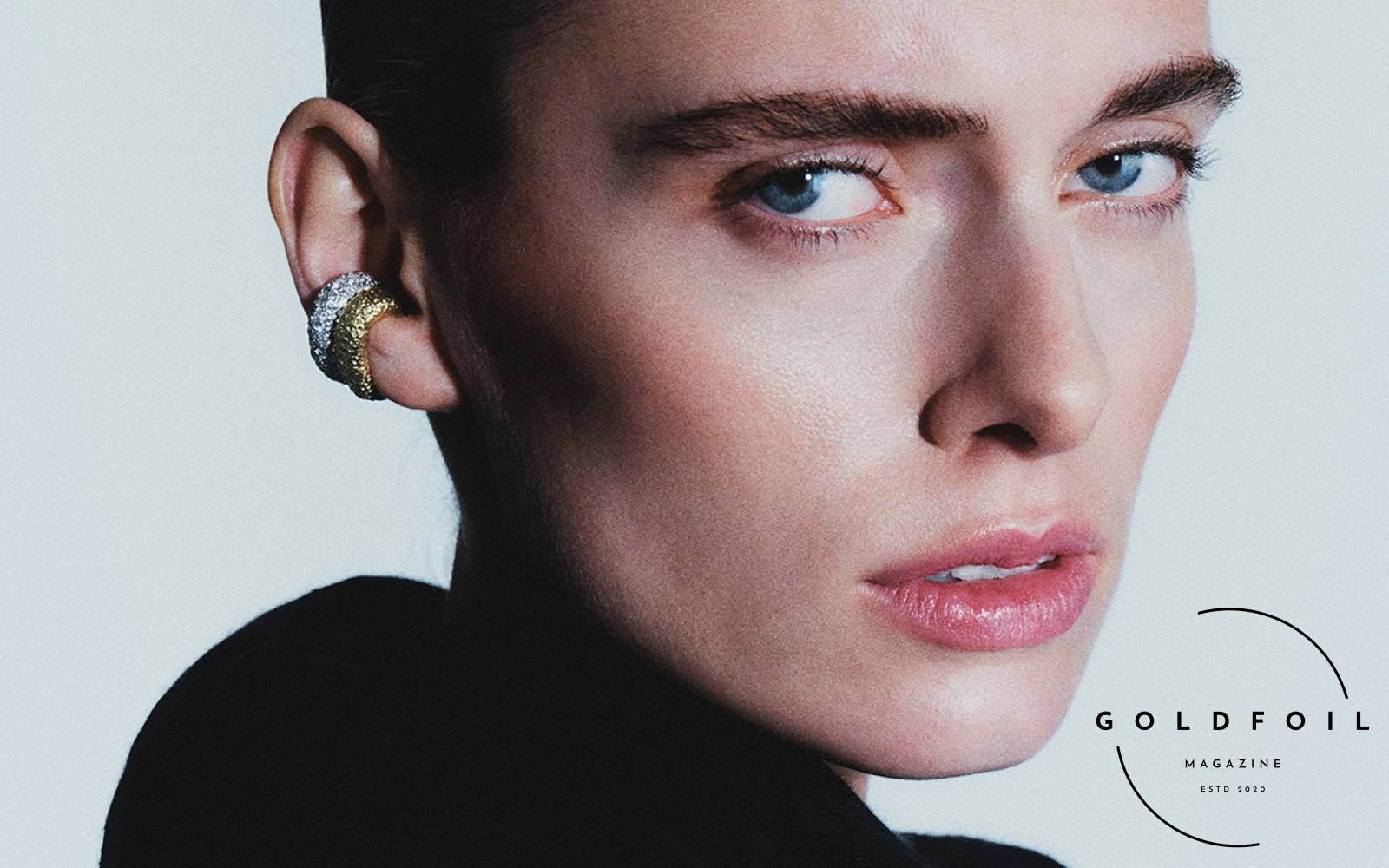 Ana Khouri combines sculptural design with a commitment to sustainability, using Fairmined gold and ethically sourced materials. Her jewellery is characterized by its modern elegance and innovative approach, reflecting a dedication to both aesthetic beauty and environmental responsibility. Ana Khouri combines sculptural design with a commitment to sustainability, using Fairmined gold and ethically sourced materials. Her jewellery is characterized by its modern elegance and innovative approach, reflecting a dedication to both aesthetic beauty and environmental responsibility.