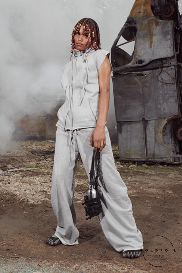 LUEDER, founded by German designer Christian Lueders, is known for its minimalist and utilitarian aesthetic. The brand focuses on functional, well-crafted garments that merge traditional tailoring with modern design elements. LUEDER, founded by German designer Christian Lueders, is known for its minimalist and utilitarian aesthetic. The brand focuses on functional, well-crafted garments that merge traditional tailoring with modern design elements.