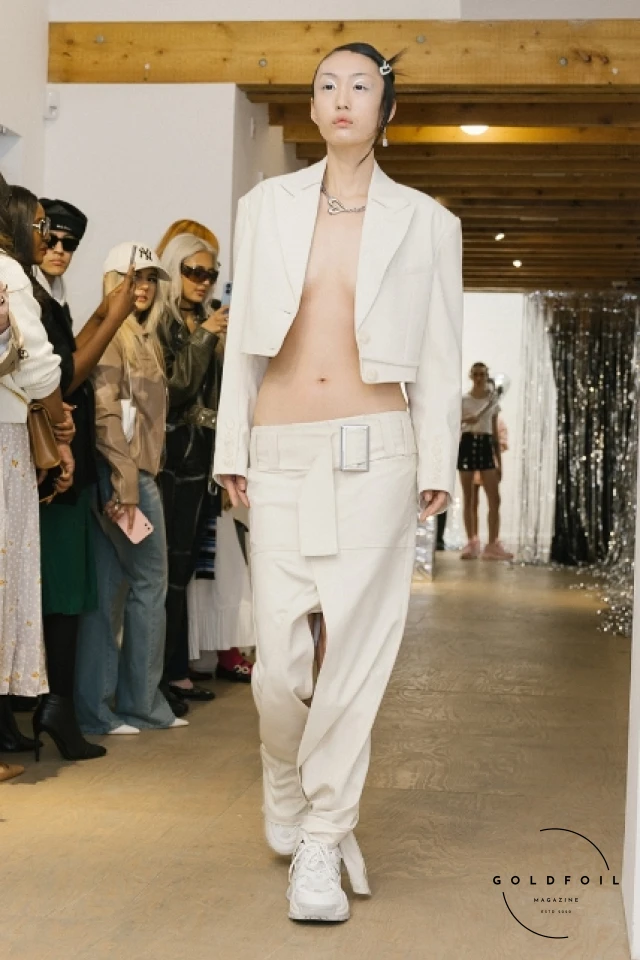 RAY CHU is a Taiwanese designer known for his avant-garde approach to fashion and his focus on gender-fluid designs. His collections often feature bold cuts, unique textures, and a fusion of Eastern and Western influences. RAY CHU is a Taiwanese designer known for his avant-garde approach to fashion and his focus on gender-fluid designs. His collections often feature bold cuts, unique textures, and a fusion of Eastern and Western influences.