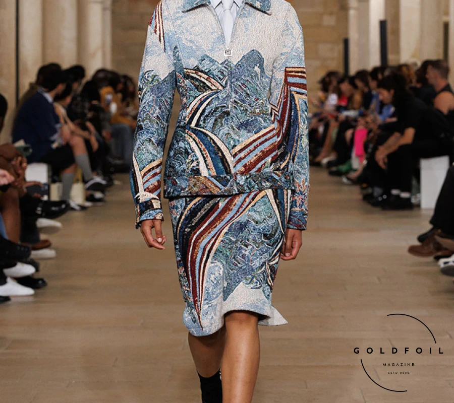 For the Spring/Summer 2025 collection, Wooyoungmi delves into the diverse identity of the American-born Korean (ABK), blending South Korean heritage with American lifestyle. The collection captures the essence of ABK wardrobe influences, from California's laid-back coolness and Hawaii's surfer vibe to Ivy League preppiness and the rustic charm of America's Western heartland. This cultural fusion manifests in styles ranging from yuppie sartorialism and collegiate prep to surfer bohemian, agricultural utility, and classic baseball uniforms. For the Spring/Summer 2025 collection, Wooyoungmi delves into the diverse identity of the American-born Korean (ABK), blending South Korean heritage with American lifestyle. The collection captures the essence of ABK wardrobe influences, from California's laid-back coolness and Hawaii's surfer vibe to Ivy League preppiness and the rustic charm of America's Western heartland. This cultural fusion manifests in styles ranging from yuppie sartorialism and collegiate prep to surfer bohemian, agricultural utility, and classic baseball uniforms.