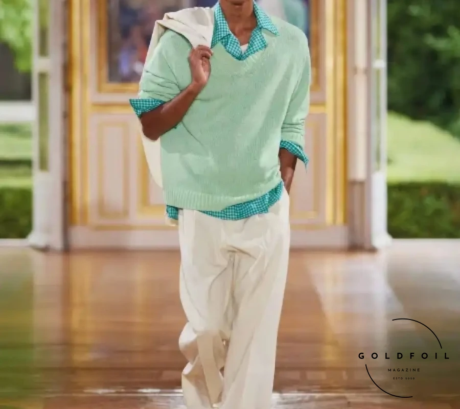 Auralee, marking its sophomore show in Paris on June 18, 2024, despite celebrating its tenth anniversary this year, debuted last season on the schedule. Founded by Ryota Iwai, the Tokyo-based label has steadily increased its European presence, offering a nuanced take on everyday clothing. This season, the collection featured men and women in relaxed combinations inspired by a verdant park setting, blending relaxed officewear with summer shorts and chinos. Pale green, red, and buttercup yellow accents complemented classic blue denim, beige, and khaki, making it a versatile wardrobe for the humid Parisian evening. Auralee, marking its sophomore show in Paris on June 18, 2024, despite celebrating its tenth anniversary this year, debuted last season on the schedule. Founded by Ryota Iwai, the Tokyo-based label has steadily increased its European presence, offering a nuanced take on everyday clothing. This season, the collection featured men and women in relaxed combinations inspired by a verdant park setting, blending relaxed officewear with summer shorts and chinos. Pale green, red, and buttercup yellow accents complemented classic blue denim, beige, and khaki, making it a versatile wardrobe for the humid Parisian evening.