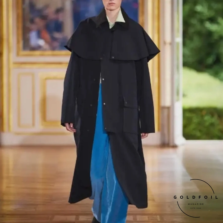 Auralee, marking its sophomore show in Paris on June 18, 2024, despite celebrating its tenth anniversary this year, debuted last season on the schedule. Founded by Ryota Iwai, the Tokyo-based label has steadily increased its European presence, offering a nuanced take on everyday clothing. This season, the collection featured men and women in relaxed combinations inspired by a verdant park setting, blending relaxed officewear with summer shorts and chinos. Pale green, red, and buttercup yellow accents complemented classic blue denim, beige, and khaki, making it a versatile wardrobe for the humid Parisian evening. Auralee, marking its sophomore show in Paris on June 18, 2024, despite celebrating its tenth anniversary this year, debuted last season on the schedule. Founded by Ryota Iwai, the Tokyo-based label has steadily increased its European presence, offering a nuanced take on everyday clothing. This season, the collection featured men and women in relaxed combinations inspired by a verdant park setting, blending relaxed officewear with summer shorts and chinos. Pale green, red, and buttercup yellow accents complemented classic blue denim, beige, and khaki, making it a versatile wardrobe for the humid Parisian evening.