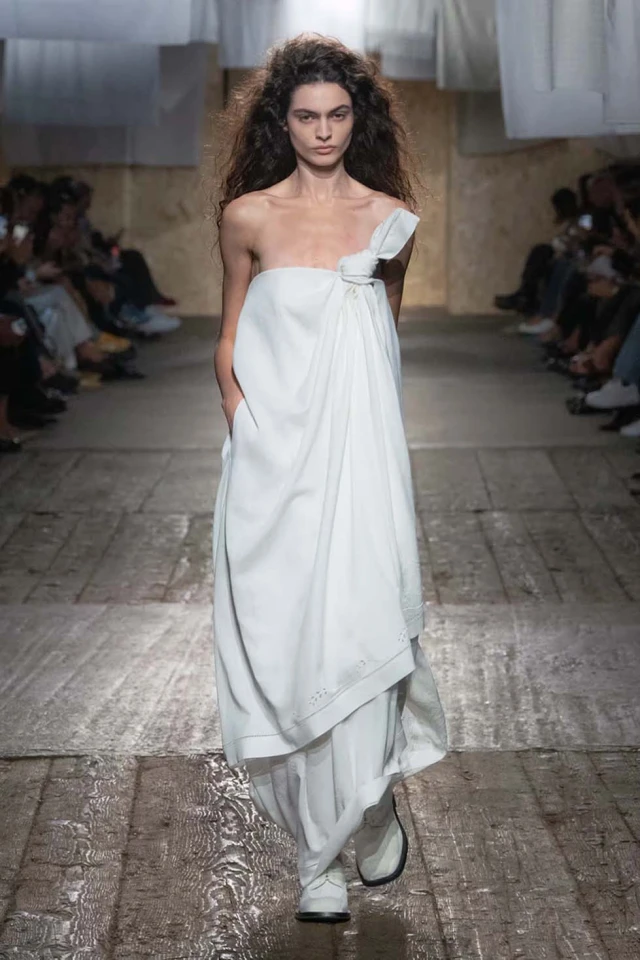 Moschino Spring/Summer 2025 Runway Show Moschino Spring/Summer 2025 Runway Show