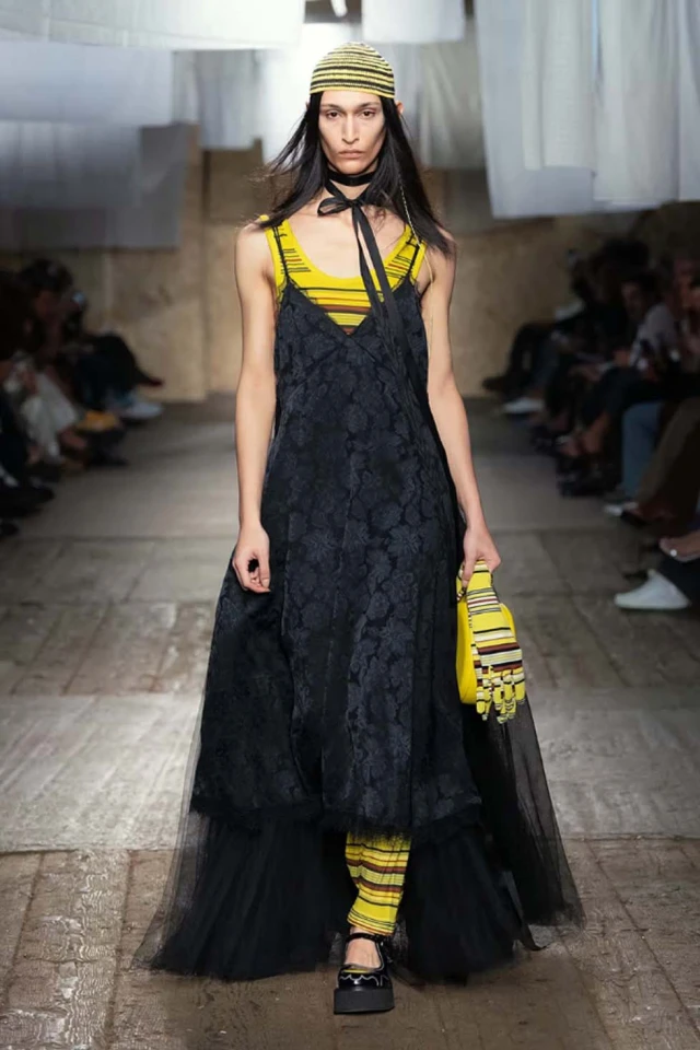Moschino Spring/Summer 2025 Runway Show Moschino Spring/Summer 2025 Runway Show