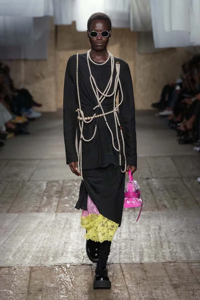 Moschino Spring/Summer 2025 Runway Show Moschino Spring/Summer 2025 Runway Show