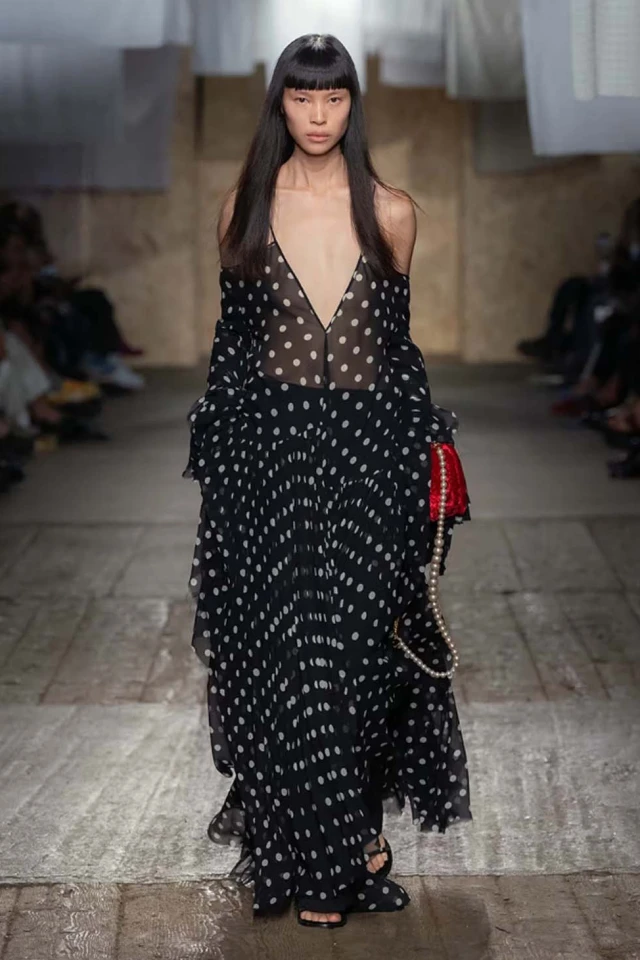 Moschino Spring/Summer 2025 Runway Show Moschino Spring/Summer 2025 Runway Show