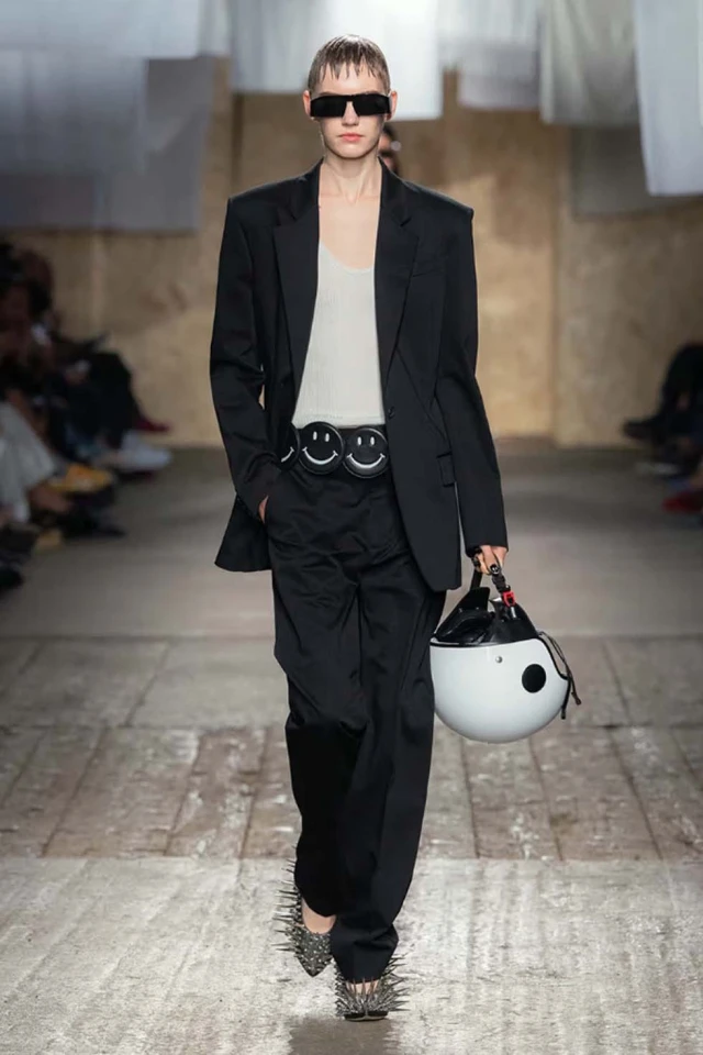 Moschino Spring/Summer 2025 Runway Show Moschino Spring/Summer 2025 Runway Show