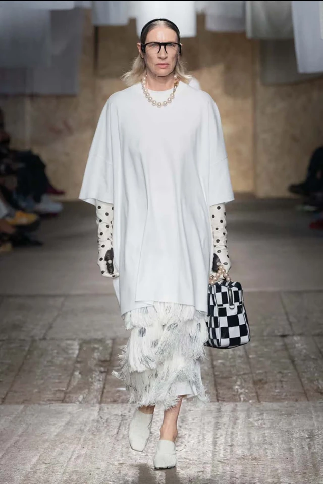 Moschino Spring/Summer 2025 Runway Show Moschino Spring/Summer 2025 Runway Show
