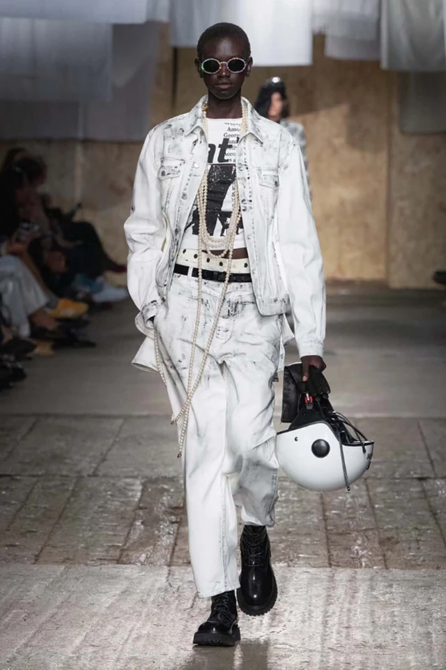 Moschino Spring/Summer 2025 Runway Show Moschino Spring/Summer 2025 Runway Show