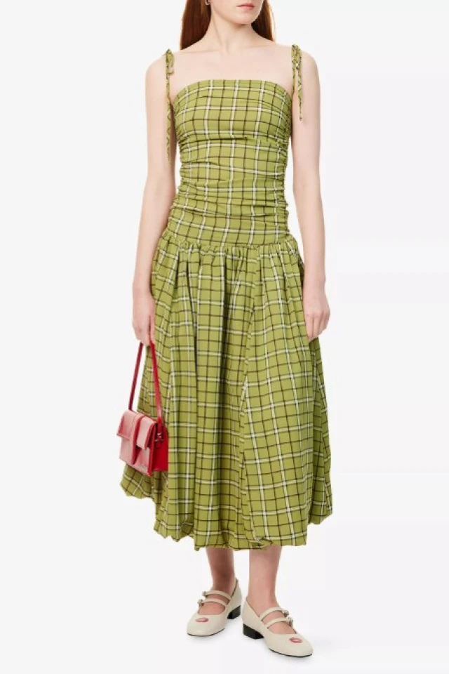 The Spring 2025 Fashion Style Guide: Grit, Lace, and a Little Bit of Chaos The Spring 2025 Fashion Style Guide: Grit, Lace, and a Little Bit of Chaos