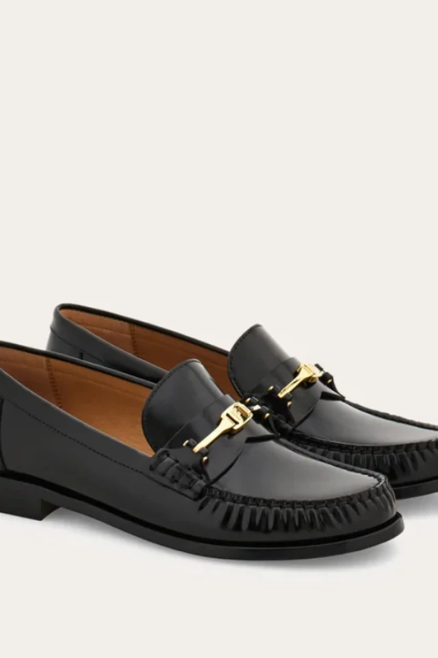 Summer 2025’s Shoe Trends Are Wild—Here’s What to Actually Wear Summer 2025’s Shoe Trends Are Wild—Here’s What to Actually Wear