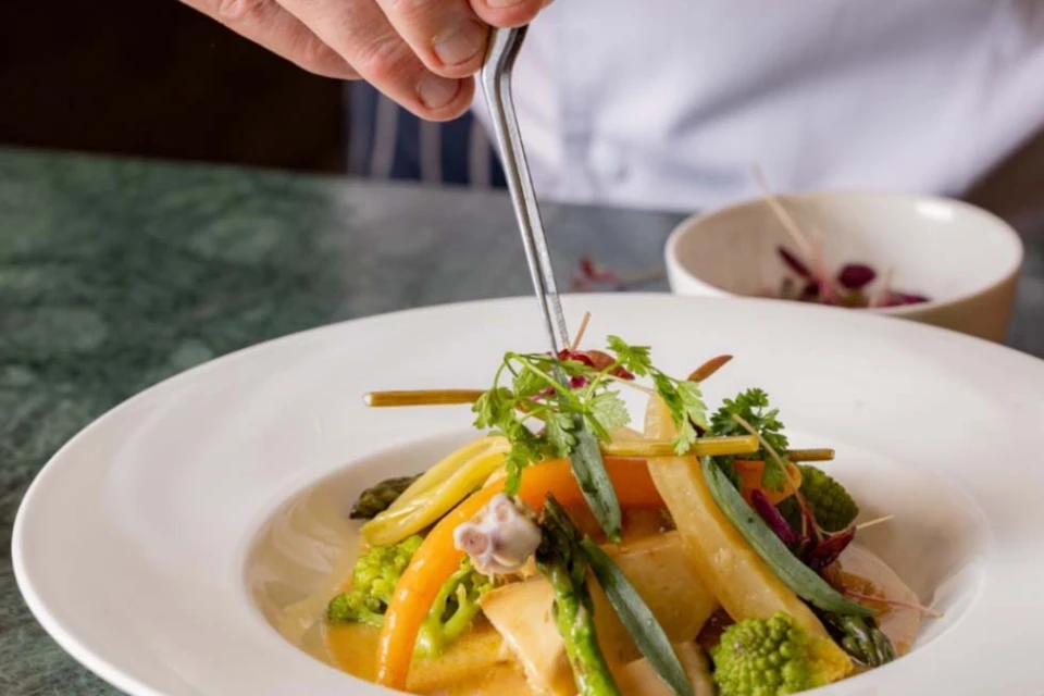 Chef Henry Brosi Brings Exclusive Masterclasses to The Lansdowne Club Chef Henry Brosi Brings Exclusive Masterclasses to The Lansdowne Club